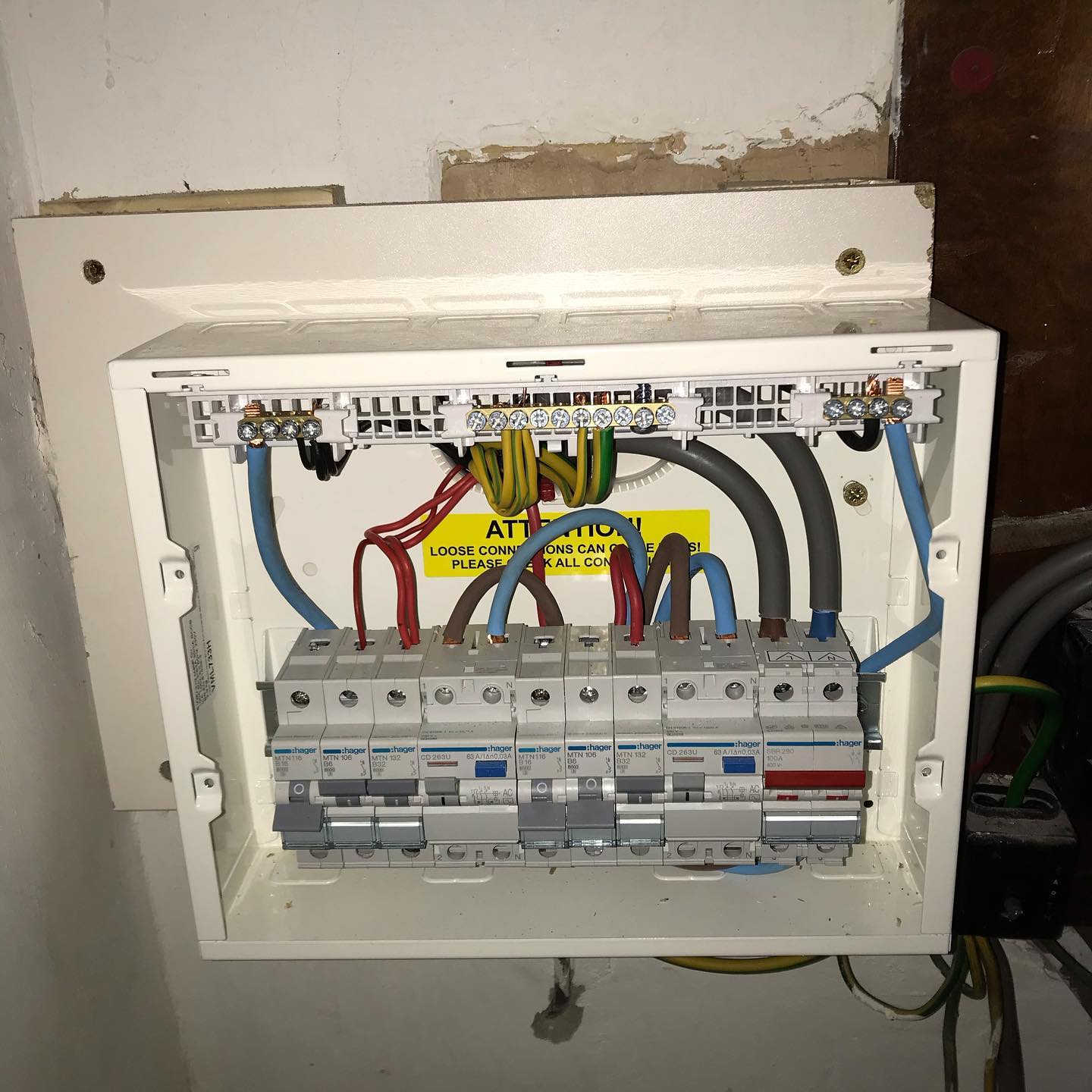 R M Electrical Services electrical contractor